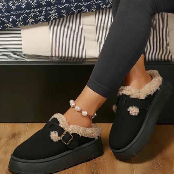 Cozy Tan Fur-Lined Slip-On Ankle Boots Size 8 - Picture 3 of 8